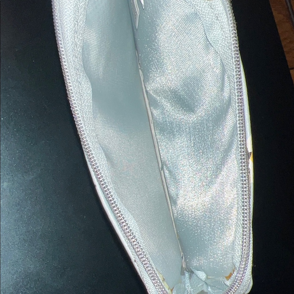 Bee Pattern Wallet with Snap Closure - Picture 3 of 6